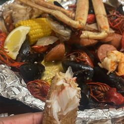 Ken's Seafood Market - Mussels, crab, crawfish, shrimp.