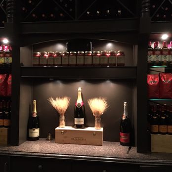 Cosimo's Poughkeepsie - Beautiful decor - Italian Near Me - Poughkeepsie, New York