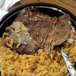 Arroz con gandules y costillas