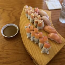 Dosirak House - Sunrise roll, honor roll, nigiri