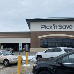 Pick'n Save - Front of the building
