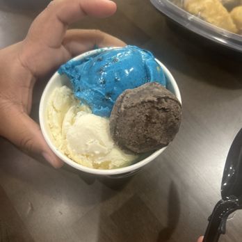 The Yard Milkshake Bar - White Chocolate Marshmallow Blue Monster - Desserts Near Me - Kansas City, Missouri
