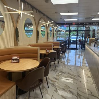 Crepe n dip - Seating - Creperies Near Me - Wetherington, Ohio
