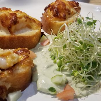 Tiny Pyramid - Baked lobster avocado - Cafes Near Me - Honolulu, Hawaii