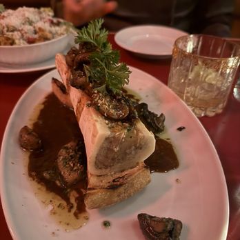 Place Carmin - Bone marrow and burgundy snails. - French Near Me - Montreal, Quebec Place Carmin - Bone marrow and burgundy snails. - French Near Me - Montreal, Quebec