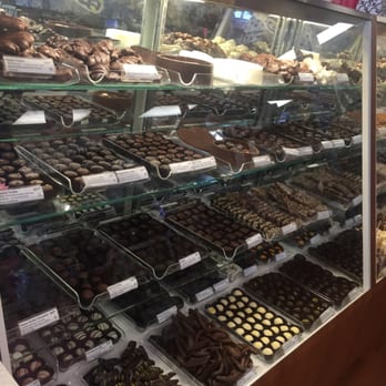 Kilwins Hyde Park - Chocolatiers & Shops Near Me - Chicago, Illinois Kilwins Hyde Park - Chocolatiers & Shops Near Me - Chicago, Illinois