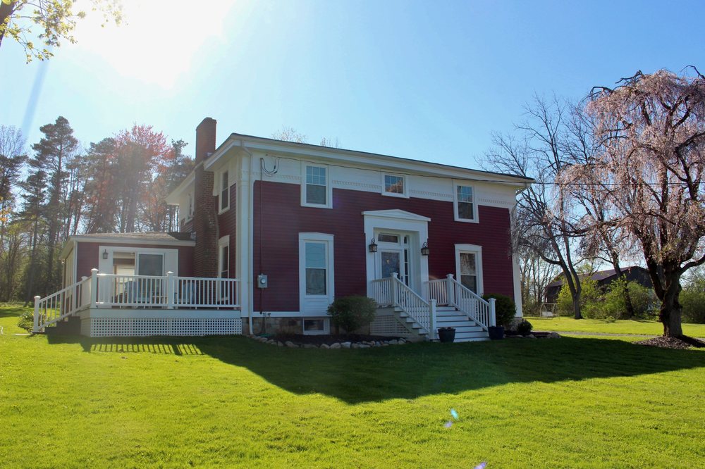 THE 1830 LAKE HOUSE Updated March 2024 5350 W Lake Rd, Auburn, New