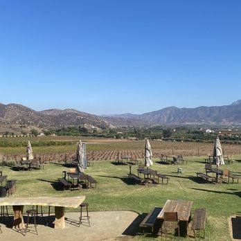 Decantos Vinícola - Wineries Near Me - Valle de Guadalupe, BCN