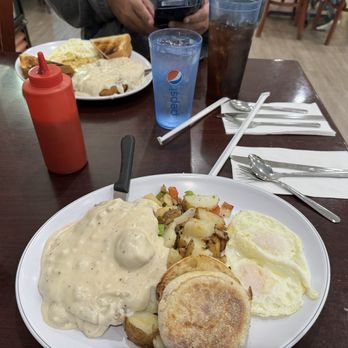 I-5 Cafe and Creamery - Cafes Near Me - Orland, California I-5 Cafe and Creamery - Cafes Near Me - Orland, California