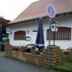 Zur Tankstelle