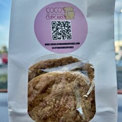 Coco's Lip Smacking Cupcakes - Cookies are delicious