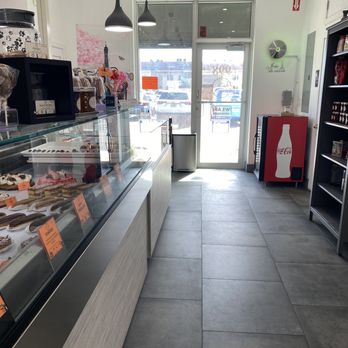 Pascal & Cathy Bakery - South entrance - Bakeries Near Me - Pompano Beach, Florida