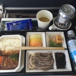 Dinner service - ANA Flight 9 (JFK-NRT 09/03/2015). Dinner service - ANA Flight 9 (JFK-NRT 09/03/2015).