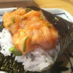 Shiki Sushi & Asian Fusion - Scallop handroll