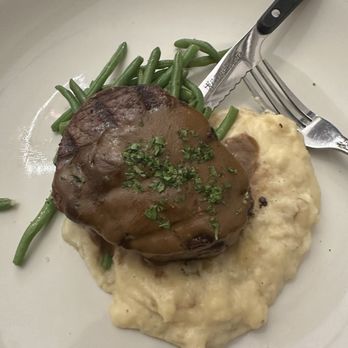 Mangia Bella - 8 oz fillet cooked to perfection, over mashed potatoes and green beans - Italian Near Me - Washington, Missouri
