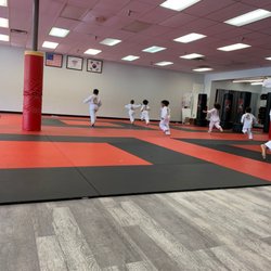 Karate Atlanta  - Duluth - Tiny tigers only class warm ups