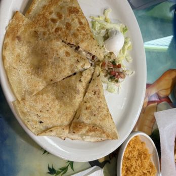 Ramiro's Cocina - Chicken Quesadilla was delicious - Mexican Near Me - Riverside, California Ramiro's Cocina - Chicken Quesadilla was delicious - Mexican Near Me - Riverside, California