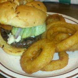 Chameleon's Pub & Grub - Bleu cheeseburger