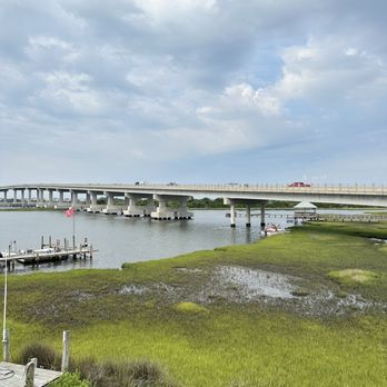 Diver Surfside Cafe - Coffee & Tea Near Me - Surf City, North Carolina