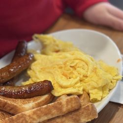 Clover's - Breakfast - scrambled eggs, links and toast