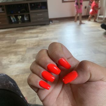 LA Nails - Nail Salons Near Me - Roseville, Minnesota