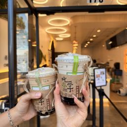 Dong Ding Oolong Milk Tea (Cream) with boba