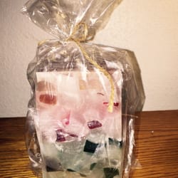 Diamond plate - The Christmas color inspired candle I made with the scent twigs and berries... So cool!!!
