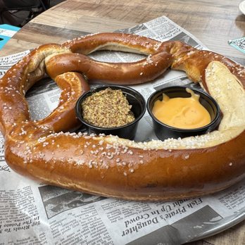 Chicago Brewhouse - Jumbo pretzel - Beer Bar Near Me - Chicago, Illinois