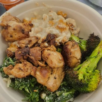 Dig Inn - Chicken, broccoli, kale, Mac n cheese - New American Near Me - Boston, Massachusetts Dig Inn - Chicken, broccoli, kale, Mac n cheese - New American Near Me - Boston, Massachusetts