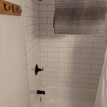 Eastside Guesthouse & Bivy - Clean shower - Guest Houses Near Me - Bishop, California Eastside Guesthouse & Bivy - Clean shower - Guest Houses Near Me - Bishop, California