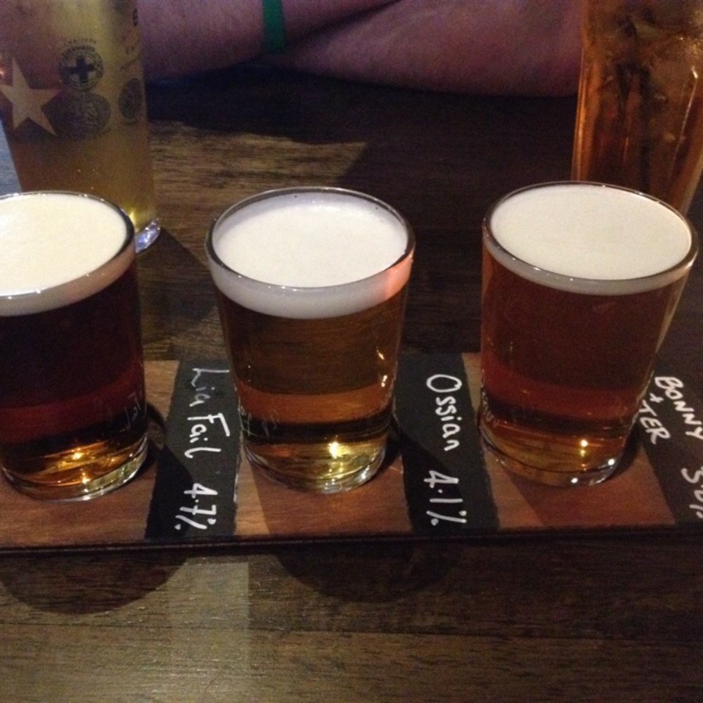 Plank of cask ale tasters - great idea!