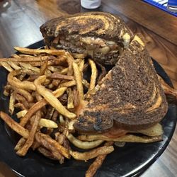 Skeeters Pub & Grub - Matty Melt