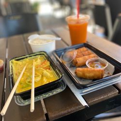 Bahn Thai - Yellow Curry, Rolls and Thai Tea