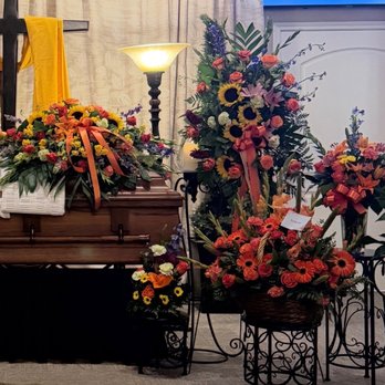 Rose Garden Florist - Partial Flower arrangements. - Florists Near Me - Modesto, California