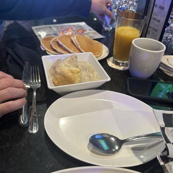 Gilroy's Kitchen + Pub + Patio - Biscuits and gravy, pancakes, OJ - New American Near Me - West Des Moines, Iowa Gilroy's Kitchen + Pub + Patio - Biscuits and gravy, pancakes, OJ - New American Near Me - West Des Moines, Iowa