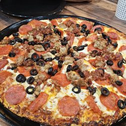 Round Table Pizza - 10 out of 10 pizza.