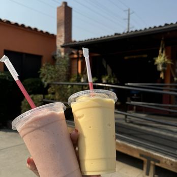 Heska's Sugar Shack - Pineapple Mango Smoothie  Strawberry Mango Smoothie - Sandwiches Near Me - Mentone, California