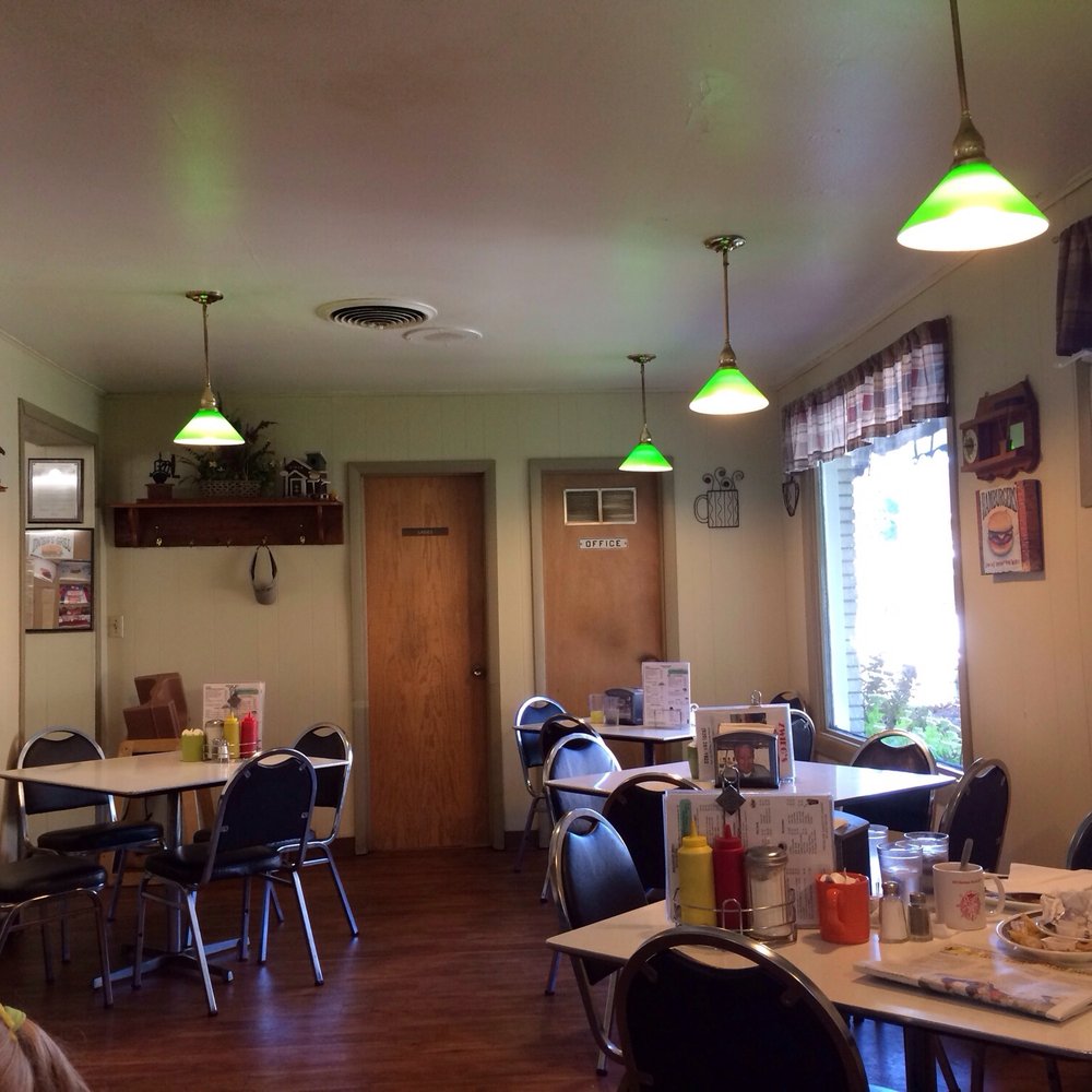Zwieg's Grill - Dinning area - American Near Me - Watertown, Wisconsin Zwieg's Grill - Dinning area - American Near Me - Watertown, Wisconsin