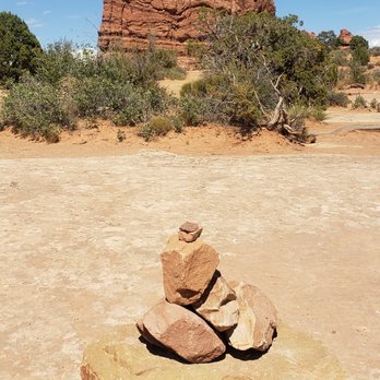 Arches National Park - Not sure of the name of big rock... just wanted to capture the little guys LOL - Parks Near Me Arches National Park - Not sure of the name of big rock... just wanted to capture the little guys LOL - Parks Near Me