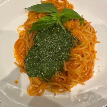 Essenza - Pesto pasta - Italian Near Me - London, XGL Essenza - Pesto pasta - Italian Near Me - London, XGL