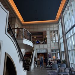 Dollywood's DreamMore Resort - Lobby downstairs