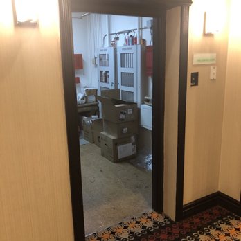 Hotel Burbank - Still looking to be greeted. No one around. Another office area empty but plenty of clutter. Unprofessional on so many levels. - Hotels Near Me - Burbank, California Hotel Burbank - Still looking to be greeted. No one around. Another office area empty but plenty of clutter. Unprofessional on so many levels. - Hotels Near Me - Burbank, California