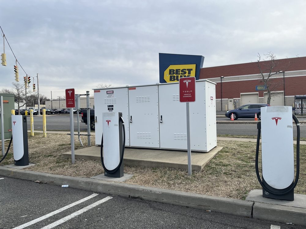 TESLA SUPERCHARGER Updated October 2024 2034 Green Acres Mall