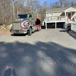 Aaron's Towing - Loading container in tight area