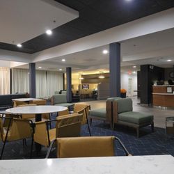 Courtyard by Marriott Redwood City - Lobby
