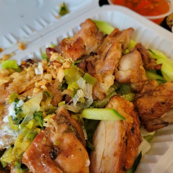 Pho Ling's - a takeout container with chicken and rice - Vietnamese Near Me - Markham, Ontario Pho Ling's - a takeout container with chicken and rice - Vietnamese Near Me - Markham, Ontario