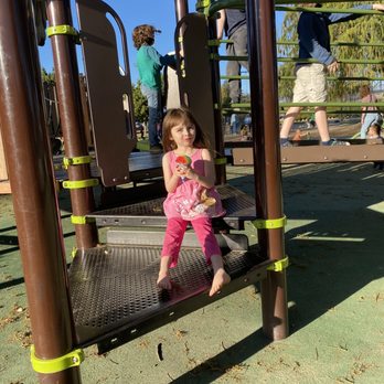 Studio City Recreation Center - Parks Near Me - Studio City, California
