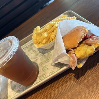 Shake Shack Winter Park - SmokeShack burger - Burgers Near Me - Winter Park, Florida
