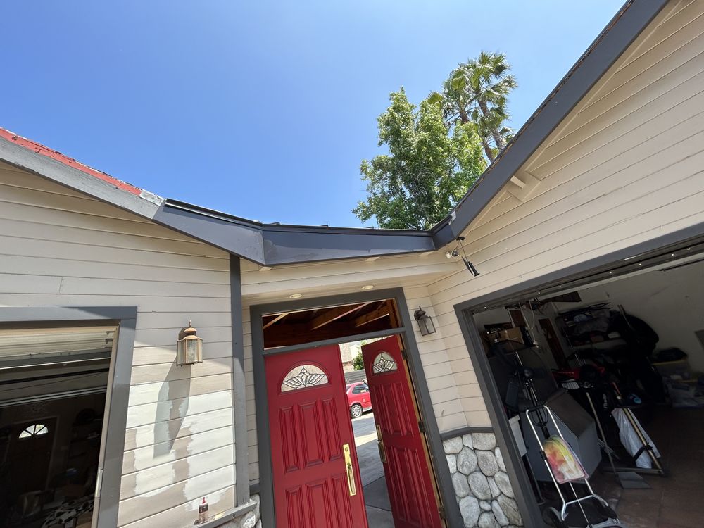 Slide of Geo' Metal And Gutters