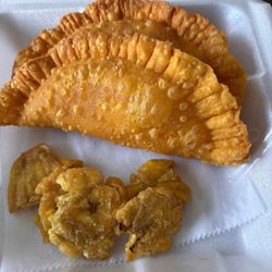 Capicu - Chicken empanadas & fried plantains